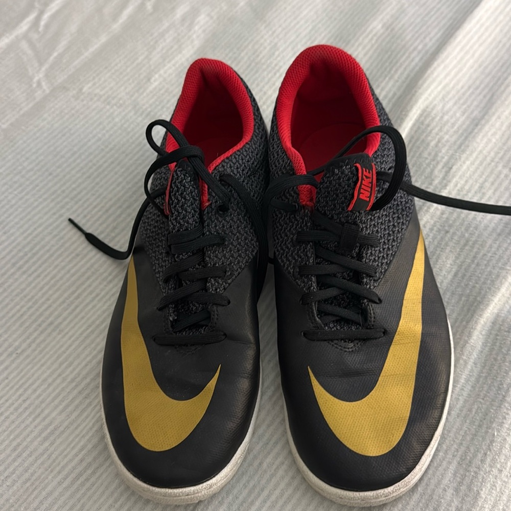 Nike court indoor soccer shoe, 9